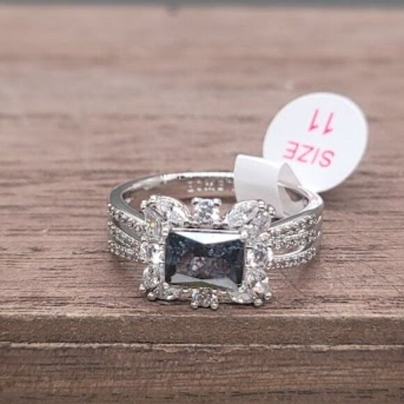 BOMB PARTY Black Ice Crystal Earring And Ring Set - Picture 3 of 6